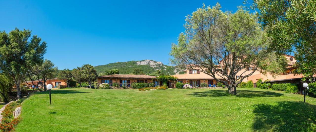 Hotel Rocce Sarde San Pantaleo Esterno foto