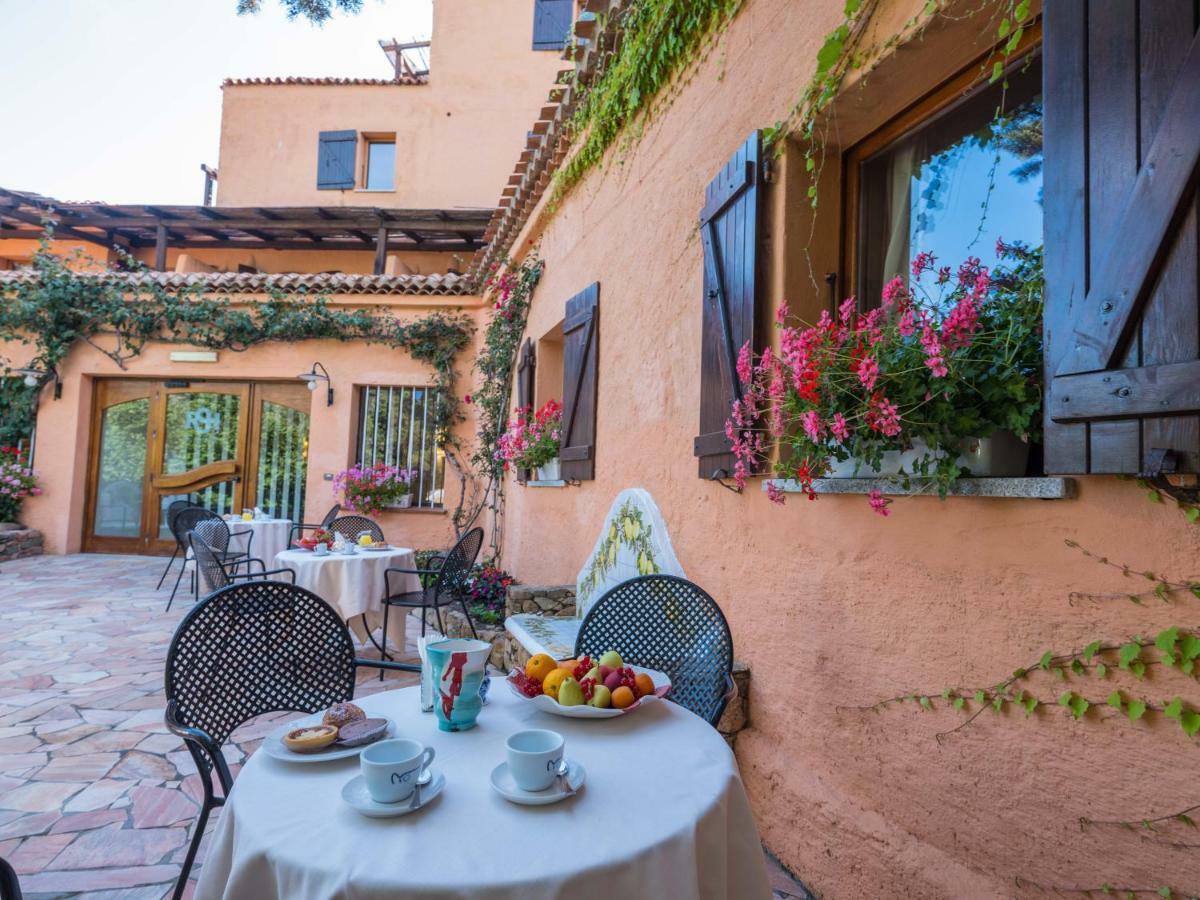Hotel Rocce Sarde San Pantaleo Esterno foto